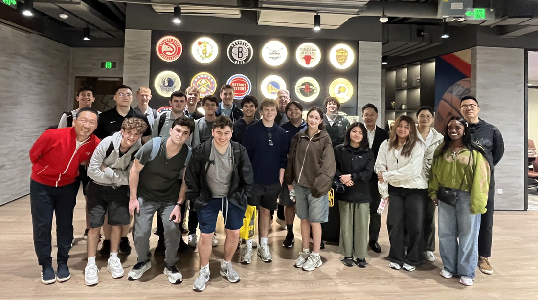 Students visited the NBA Beijing Office.