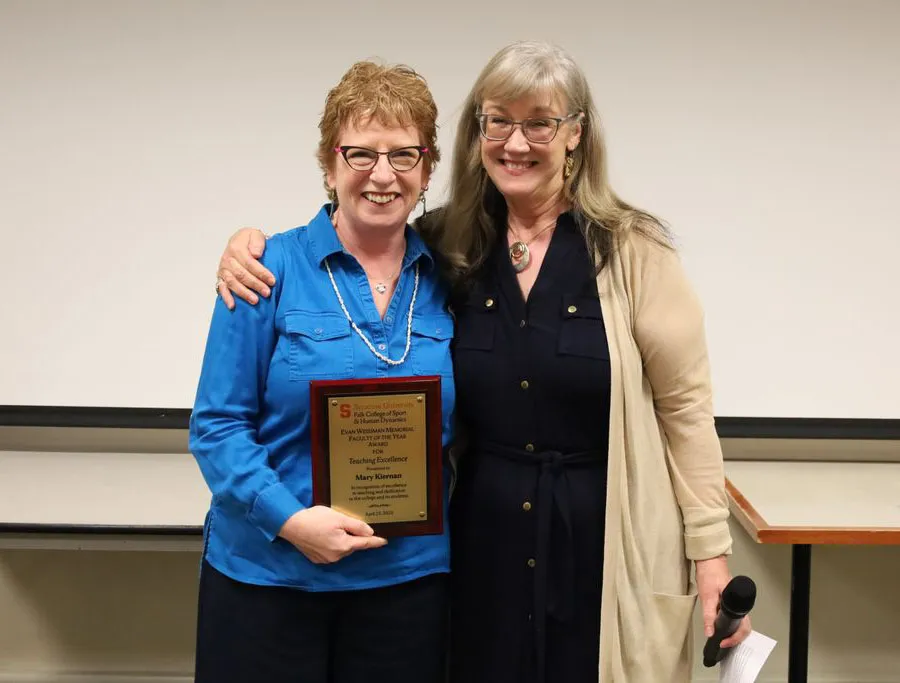 Faculty member Voss presenting award to Mary