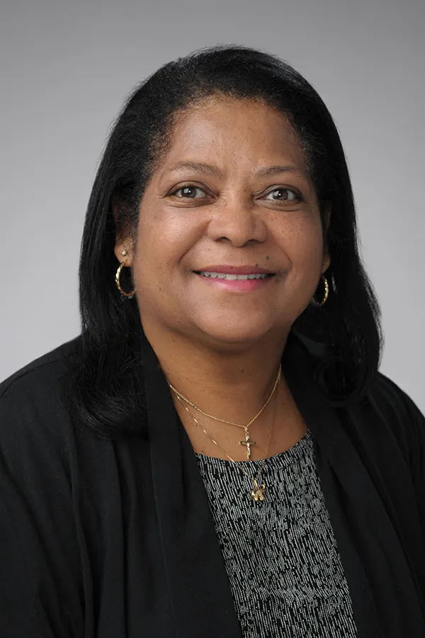 headshot carrie smith