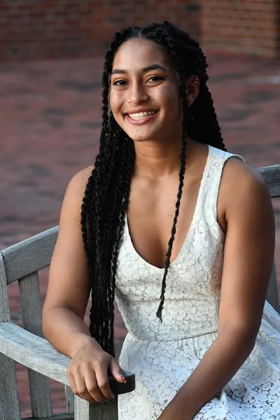 Portrait Sydney Taylor