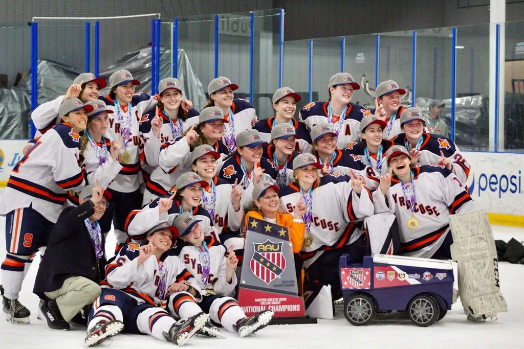 The Syracuse University women’s club hockey team