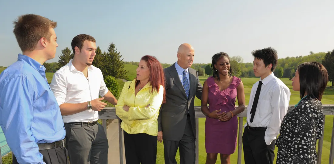 Students meet with David and Rhonda Falk